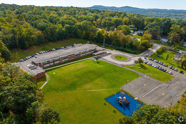 Younger students of Oakland can attend Manito Elementary School.
