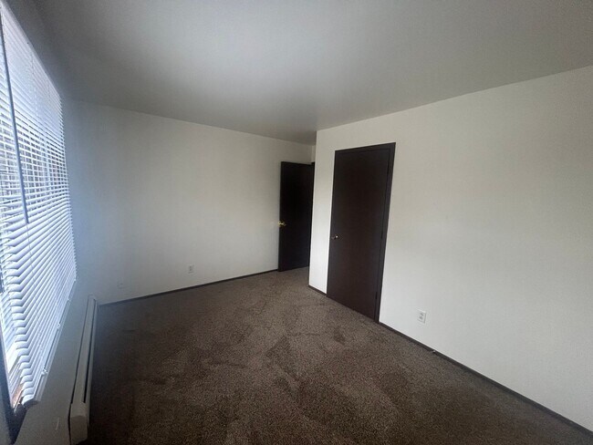 Colony Court Apartments LLC, Beloit, WI 53511 - photo 6