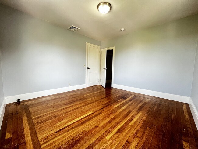 82 Roanoke St unit 3, Providence, RI 02908 - photo 4