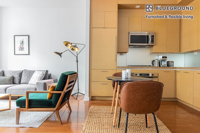 1600 Broadway on the Square Condominium unit FL19-ID595, New York, NY 10019 - photo 5