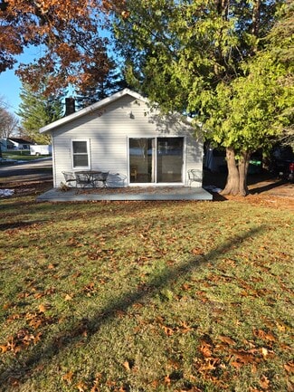 3255 N Lakeshore Dr, Ludington, MI 49431