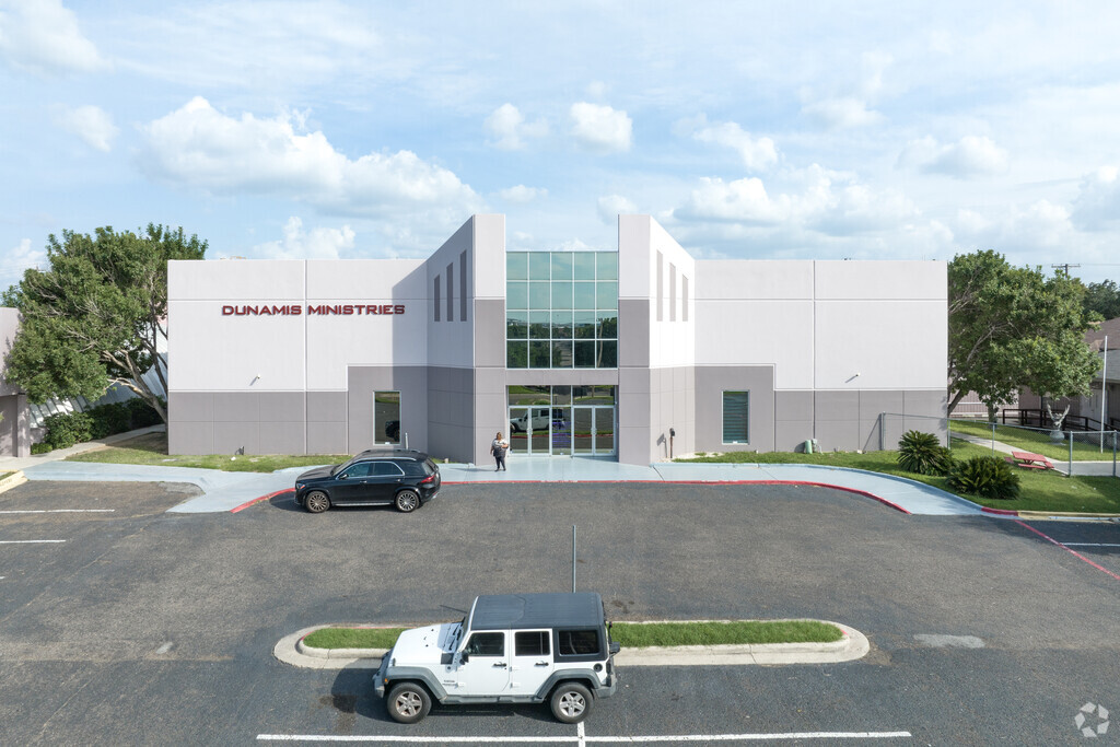 Power Christian Academy hosts grades 6th to 12th grade in the Laredo, Tx area.