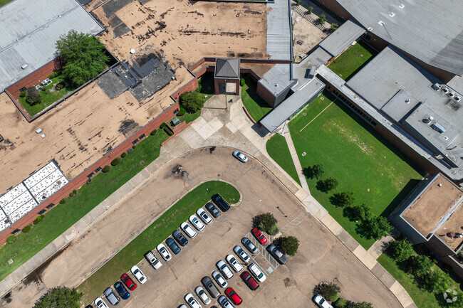 Northwest Jackson IBMYP Middle School has a grade of B minus on the website Niche.