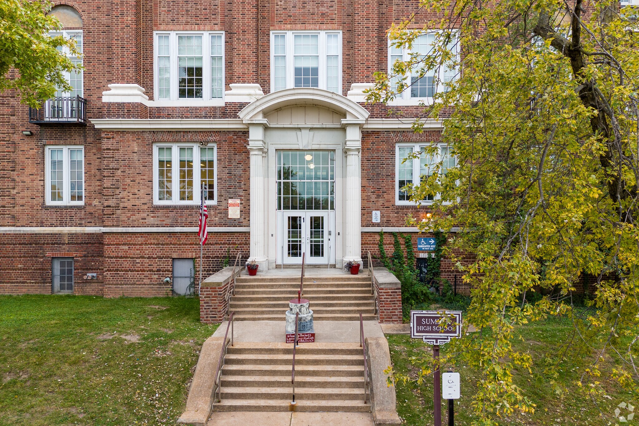 Sumner HS is located in west central St Louis.