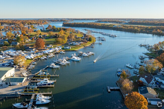 Residents in Bowleys Quarters have private access to Seneca Creek.