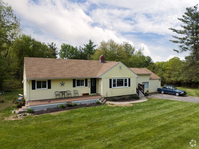 Ranch-style home in Hartland with a covered awning for summer evenings.