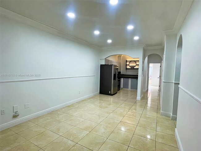 6115 NW 186th St unit 117, Hialeah, FL 33015 - photo 3