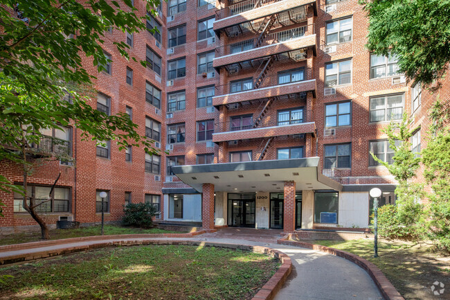 About Kings Village, Brooklyn NY | HOAs, Reviews, Amenities - Homes.com