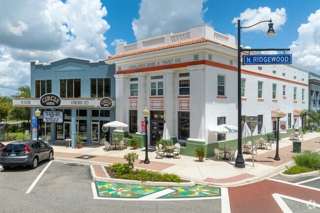 Old town charm is everywhere in nearby Downtown Sebring.