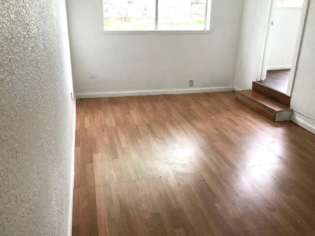 2127 B St, Oroville, CA 95966 - photo 3