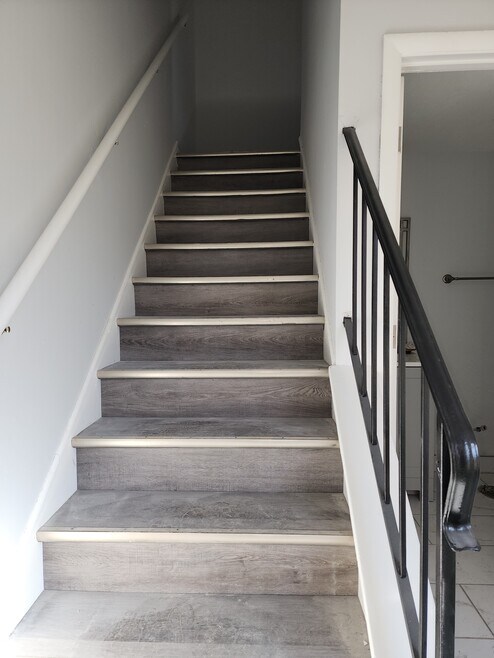 1342 Kingsbury Dr unit 1342 kingsbury dr. U, Hanover Park, IL 60133 - photo 1