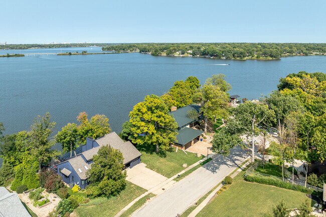 Lakeside homes with private docks are in high demand in Bayshore.