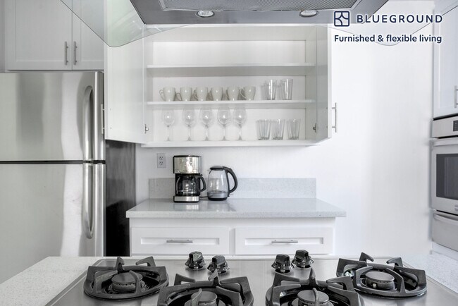 170 N Crescent Dr unit FL3-ID1131, Beverly Hills, CA 90210 - photo 6