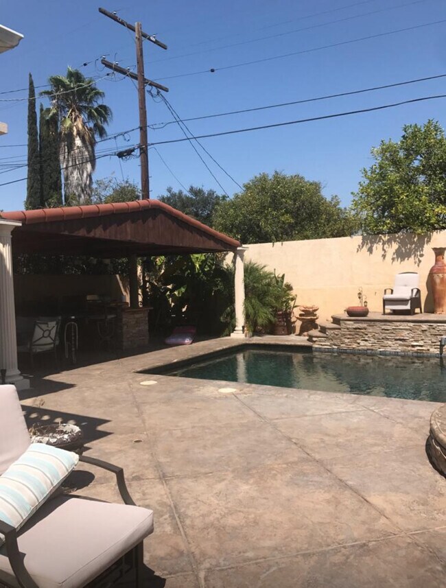 12147 Miranda St, Valley Village, CA 91607 - photo 6