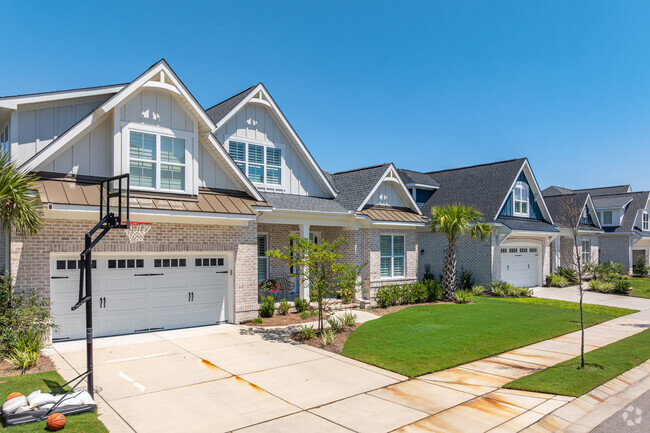Craftsman-inspired new builds are emerging in Seagate South.