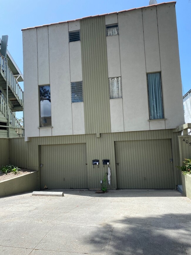 Garage an unit on left side