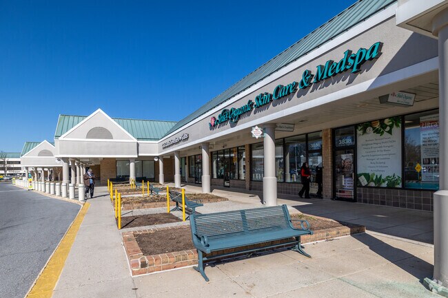 Residents will love the convenience of the local retail and restaurants minutes from there door in Leisure World.