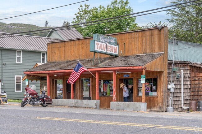 Evelyn's Tavern is a great local hang out for Clear Lake residents.