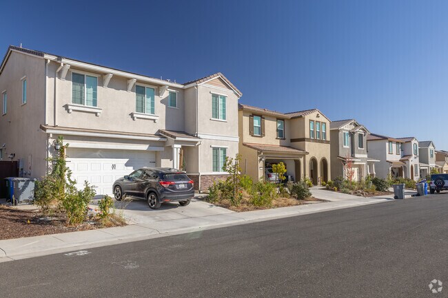 The Homes in Folsom Ranch are pretty close together.