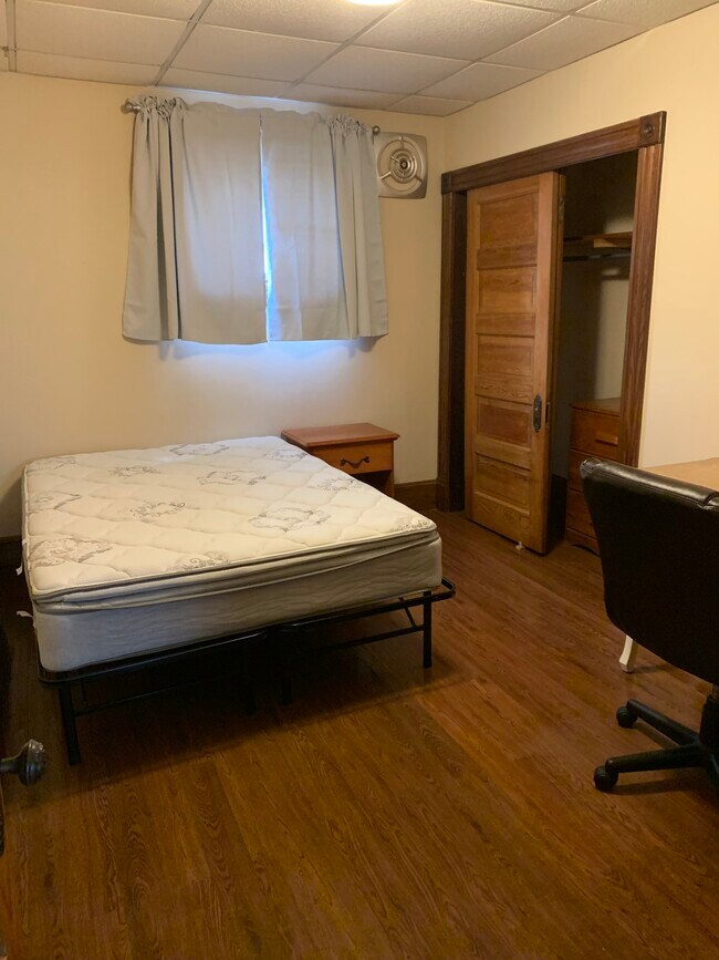 111 Oak St unit College Housing 26-2, Plattsburgh, NY 12901 - photo 6