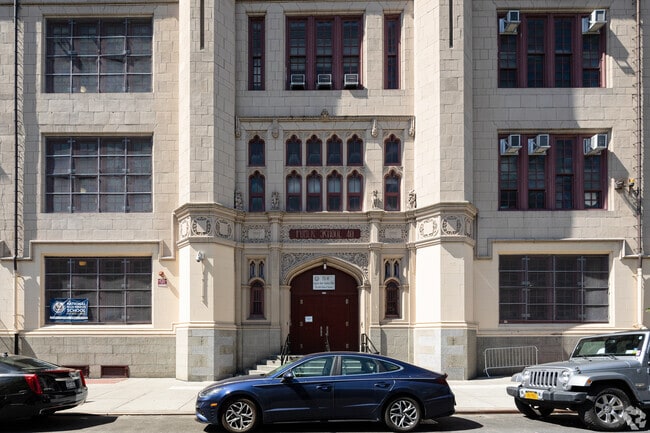 PS 40 Augustus Saint-Gaudens: Gramercy Park's center for learning.
