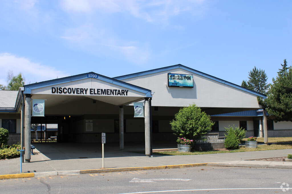 Discovery Elementary School is in the neighborhood district of Paine Field-Lake Stickney.