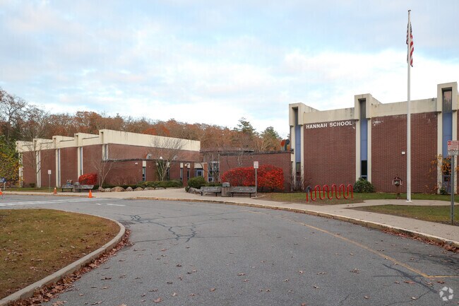 Hannah Elementary School is an above average, public school located in Beverly.