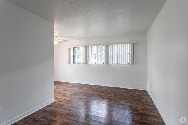1 Br, 1 Ba - 750 SF