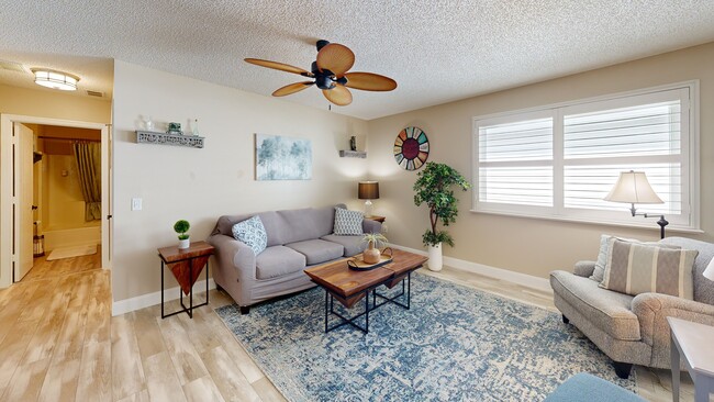 9324 SE 173rd Hyacinth St, The Villages, FL 32162 - photo 2