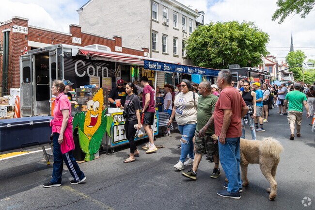 Junewood residents can enjoy Bristol Borough Sunday Stroll in Bristol.