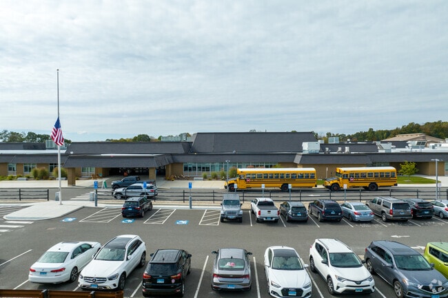 Shepaug Valley School serves grades 6-12 in Washington, Connecticut.