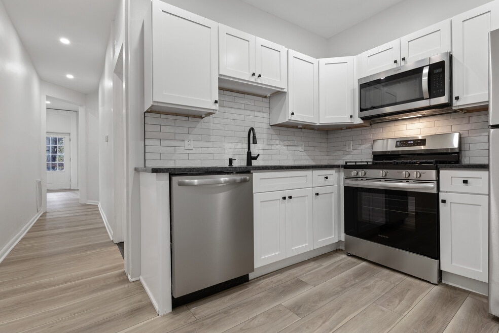 96- 100 Chestnut St, Albany, NY 12210 - photo 1