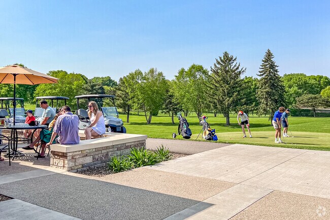 Cedarholm Golf Course is located in the southwest quadrant of the Hamline neighborhood.