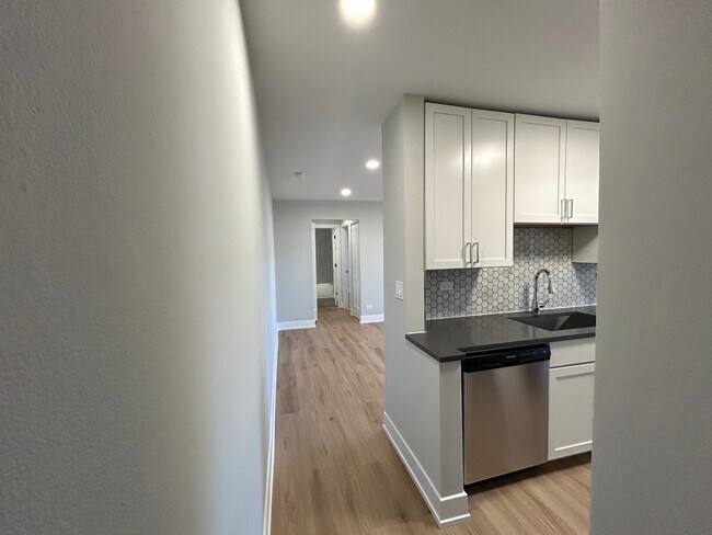 540 W Aldine Ave unit 414, Chicago, IL 60657 - photo 4