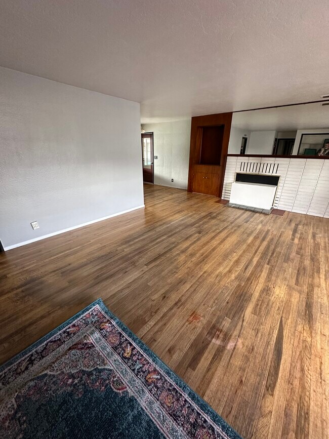 1135 NE D St, Grants Pass, OR 97526 - photo 3