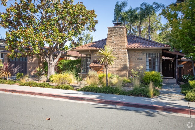 The main homestyle in Downtown Lafayette is ranch houses. Most are updated and modern.