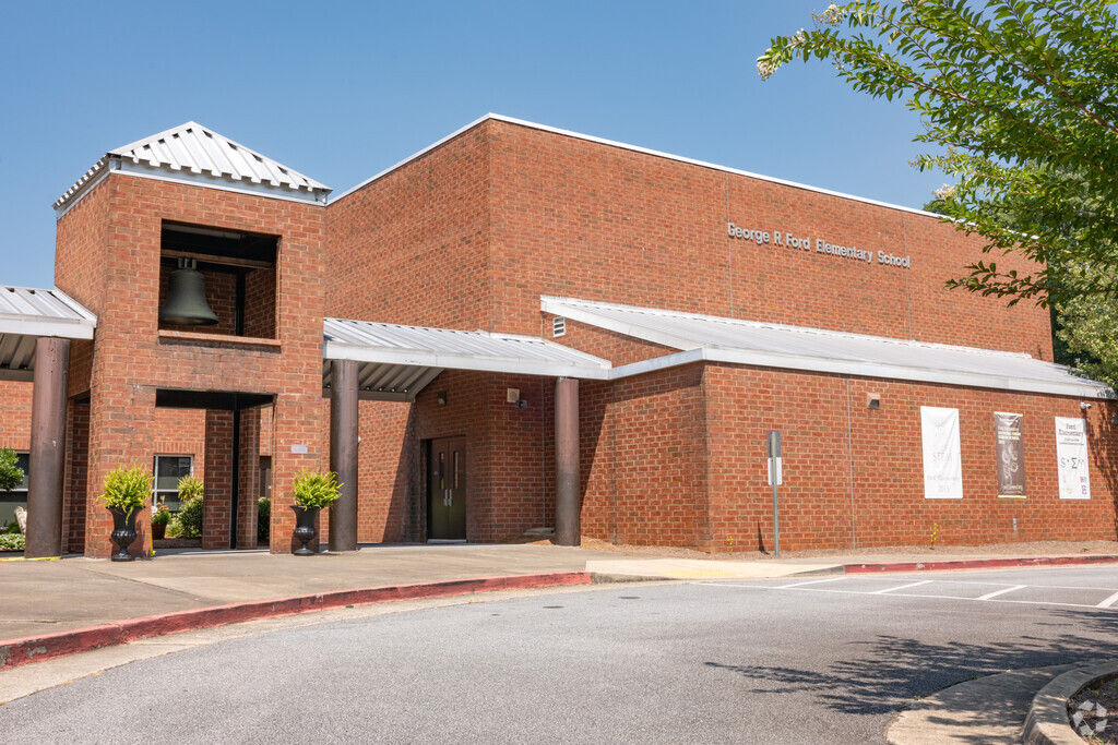 Main entrance to Ford Elementary School in Acworth, Acworth GA
