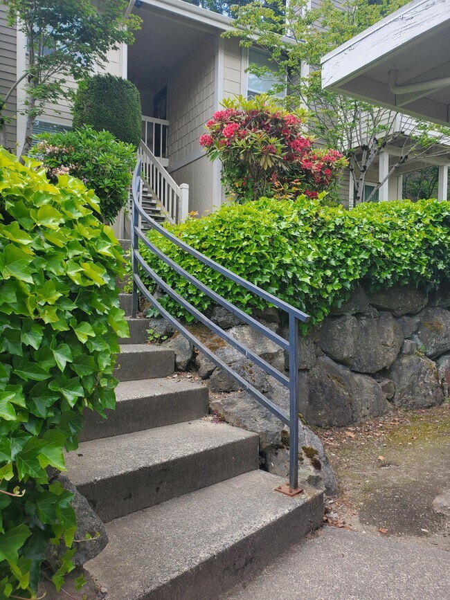 Campus View, Federal Way, WA 98003 - photo 2