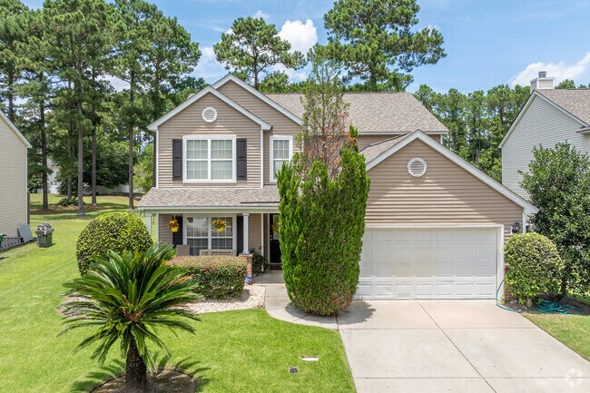 You will find palm trees among the landscaping all throughout Pine Ridge.