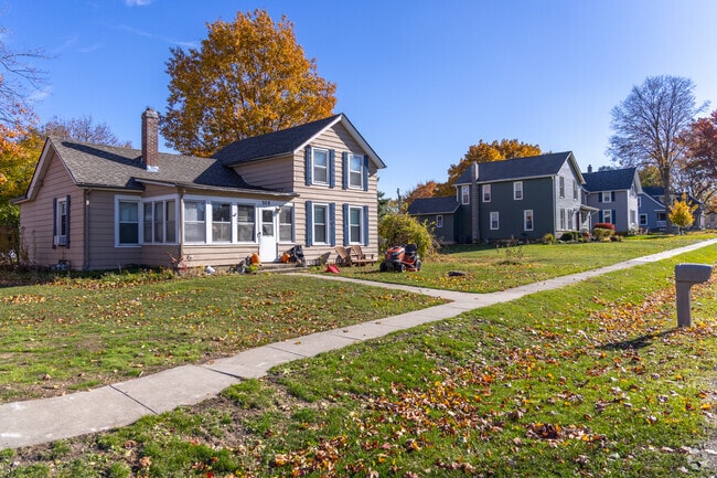 Midcentury homes rest on a little more than an acre in this part of Winnebago.