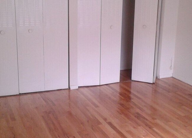 1515 W Morse Ave unit 204, Chicago, IL 60626 - photo 3