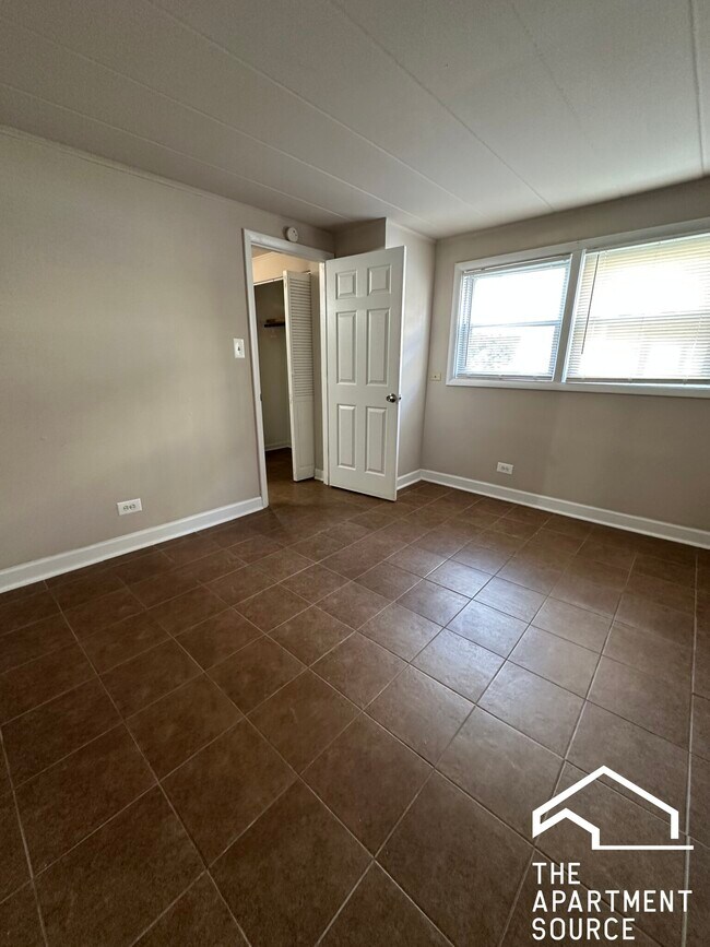 9620 Ivanhoe Ave unit 7, Schiller Park, IL 60176 - photo 6