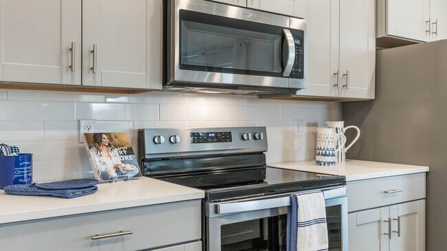 2006 Walnut Creek Dr, Kissimmee, FL 34744 - photo 5