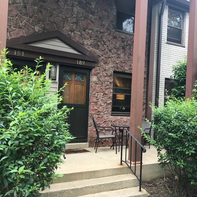 189 Newman St. Metuchen, front porch looking onto courtyard, lawn