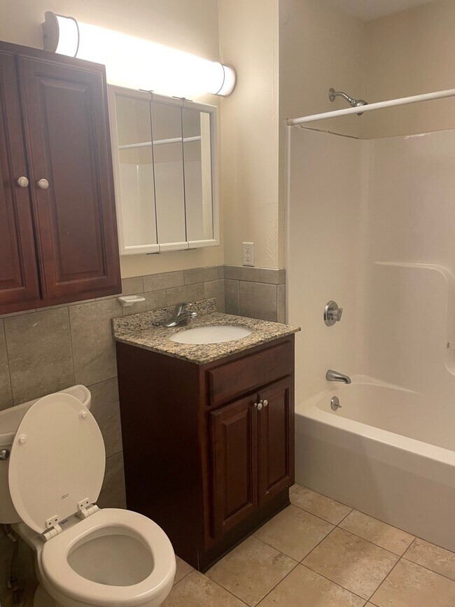 525 Crown St, Meriden, CT 06450 - photo 2