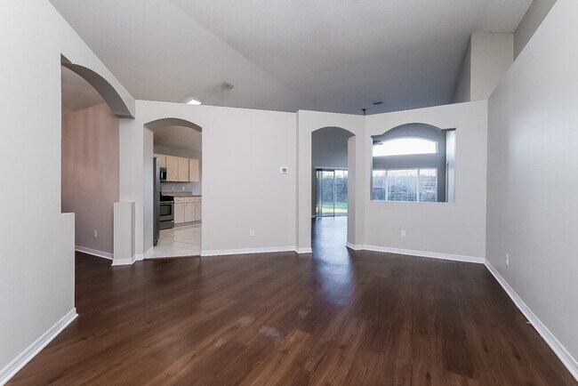 1541 Scotch Pine Dr, Brandon, FL 33511 - photo 7