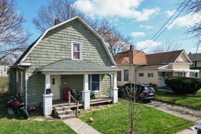 Dutch Colonial homes in Fifth Ward were once a popular housing style near Lima.