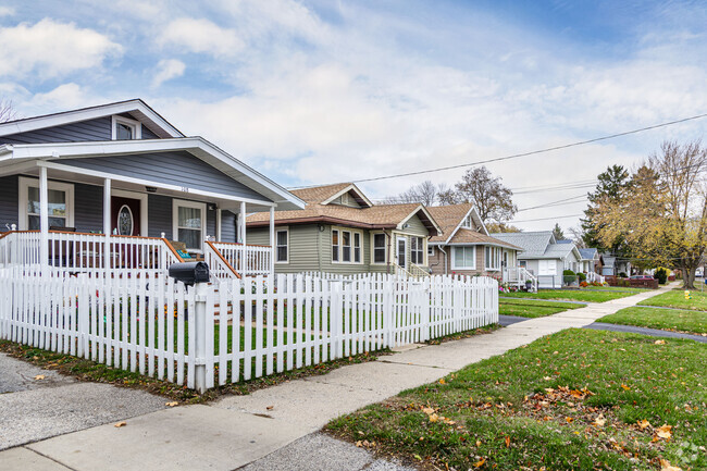 Lyon Grove homes sit on quiet sidewalks.