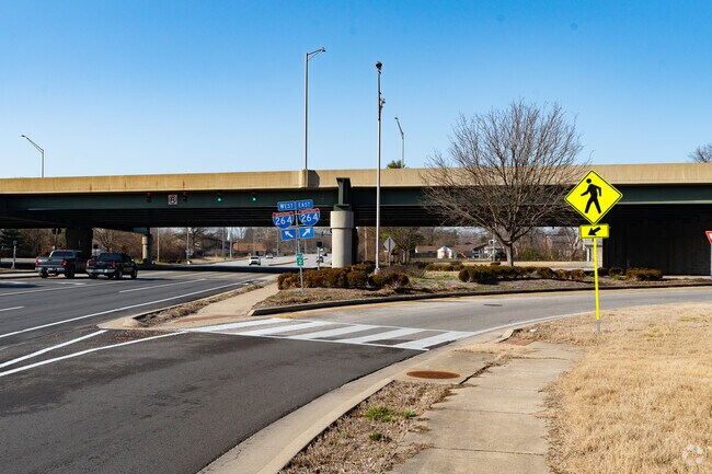 Woodlawn is conveniently located near a Watterson Expressway interchange.