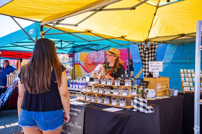 Pop up markets, where vendors sell their goods, create community in Swansboro.